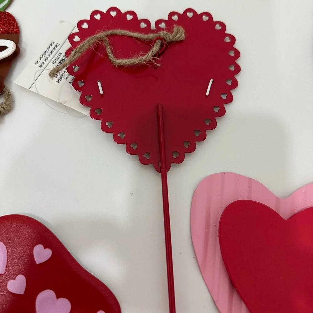 🌸NEW ❤️ 5 Pieces Metal Picks Valentine's Day Heart and Love 14 inches tall.